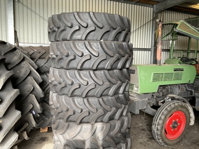 Traktor Pneus 360/70R28 Liquidation