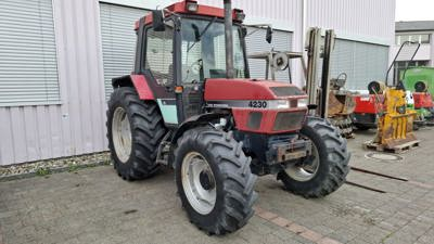 Traktor CASE IH 4230