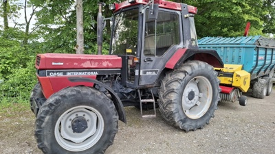 Traktor CASE IH 856 AXL