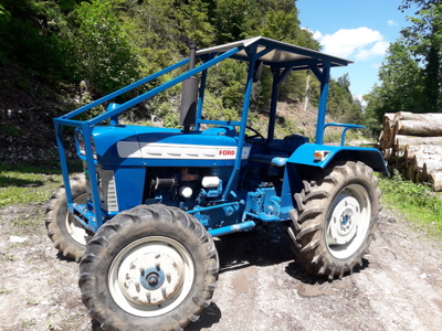 J'offre Tracteur FORD 3000 Super dexta 4RM