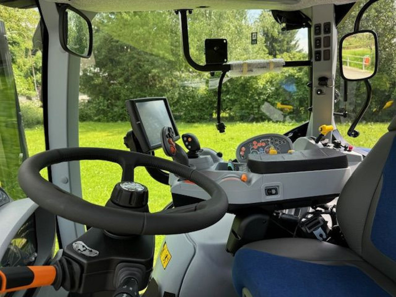 New Holland T6 180 AC BluePower Edition