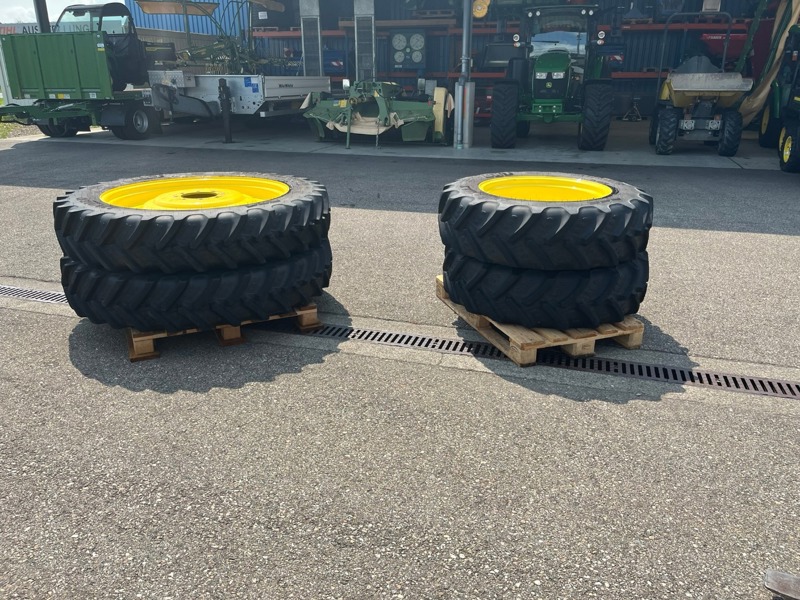 Radsatz zu John Deere 320/90 R42 + 320/85 R28
