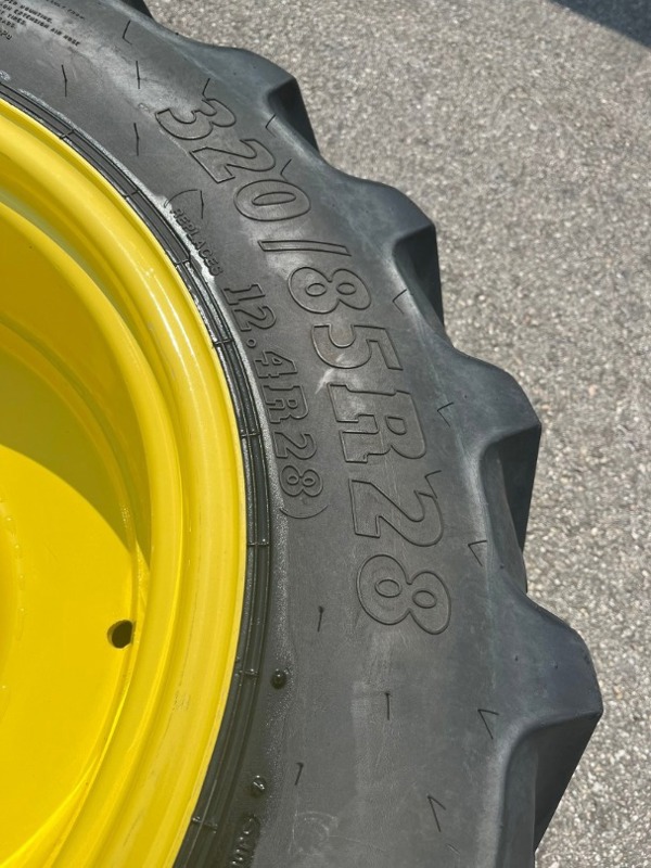 Radsatz zu John Deere 320/90 R42 + 320/85 R28