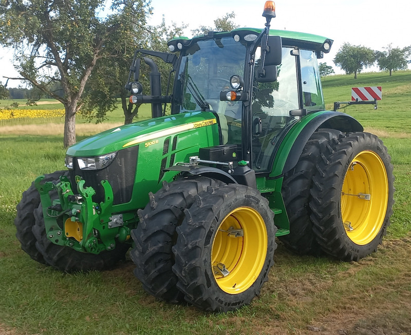 Traktor John Deere 5100R