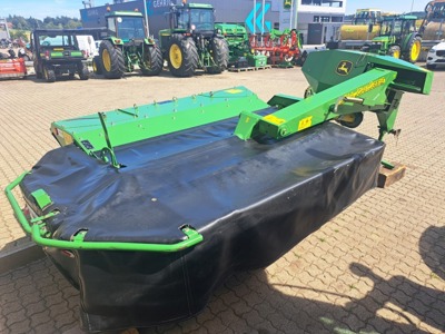 John Deere 324A Heckscheibenmähwerk mit Aufbereiter