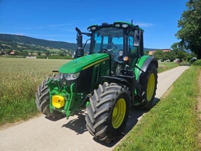 John Deere 6120M