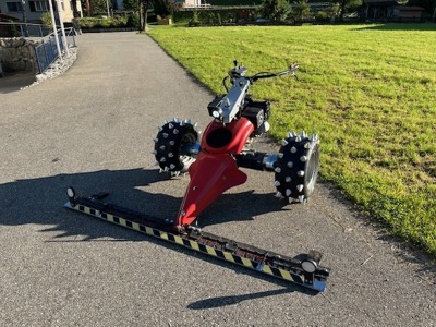 Motormäher Aebi CC36 mit Luftstachelwalzen