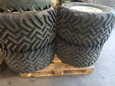 Pneu - Reifen 425/55 R17