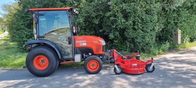 Kompakttraktor Kubota ST401 mit Frontmulcher