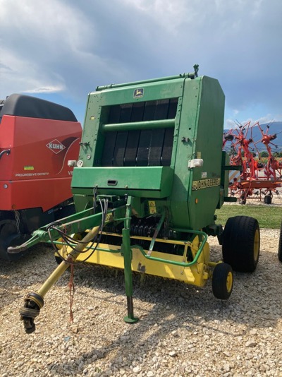 Presse à balle ronde John Deere 580