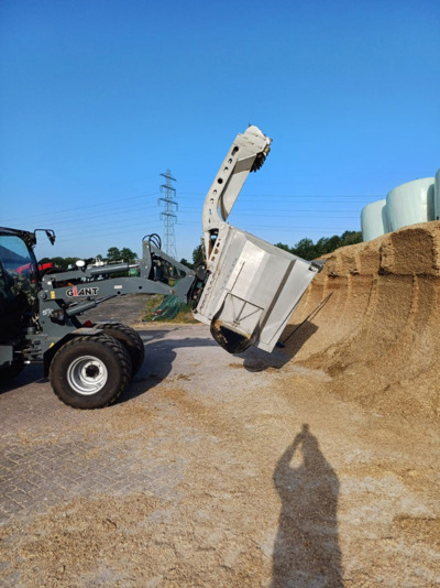 Futtermischer mit Fräss für Fahrsilo oder Silageballen