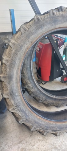 Pneus 270/95R44