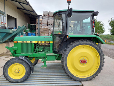 John Deere 1640