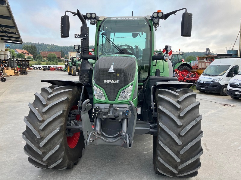 7ba829df-31f9-47bb-a5c3-8dacd7d0926a-Fendt 724 Vario 3.jpg