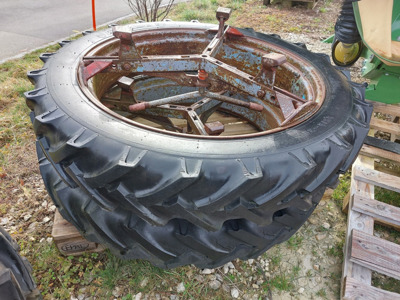 Roues jumelées de tracteur