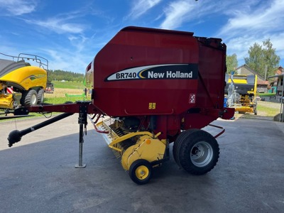 New Holland BR 740 Variabel mit Messer