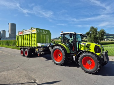 CLAAS Arion 470 CIS und CLAAS Quantum 4700P