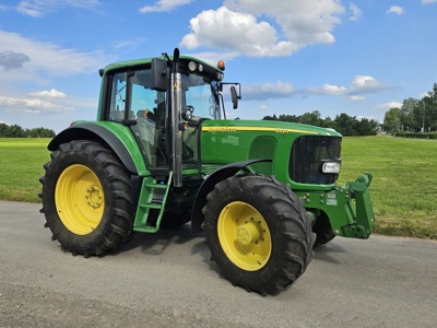 John Deere  6820