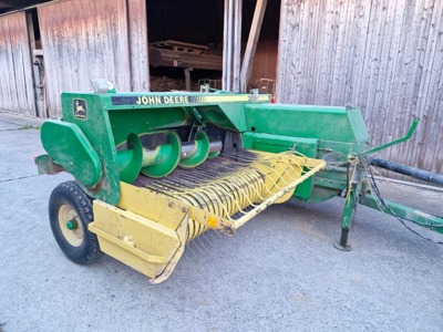 John Deere 359