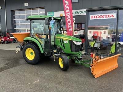 Tracteur John Deere 3045R avec équipement