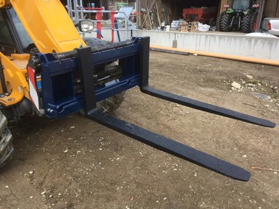 Palettengabel an Frontlader, Palettiseur pour chargeur frontal, 1500 oder 2000 kg