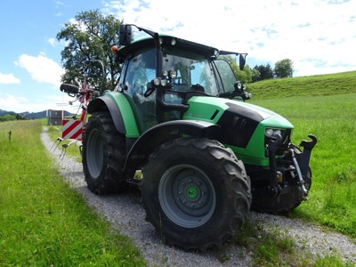 Traktor Deutz 5120P mit Druckluftanlage