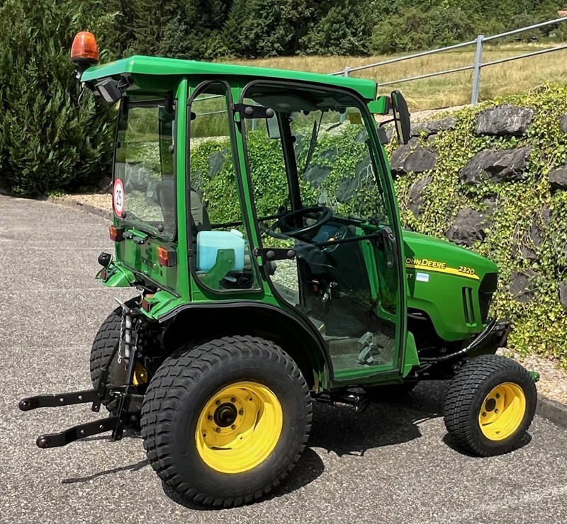 2018cb5b-6c7b-4400-9385-e1e2f5517dfd-John Deere 2320 H 10.jpg