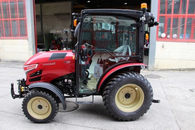 Kompakttraktor Yanmar YT235V-Q, Kabine