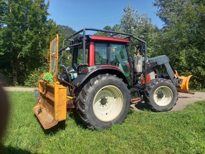 Forsttraktor Valtra mit Ritter Winde