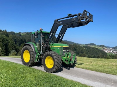 John Deere 6910 mit Frontlader Trima