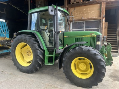 John Deere 6310 mit Vorderachsfederung