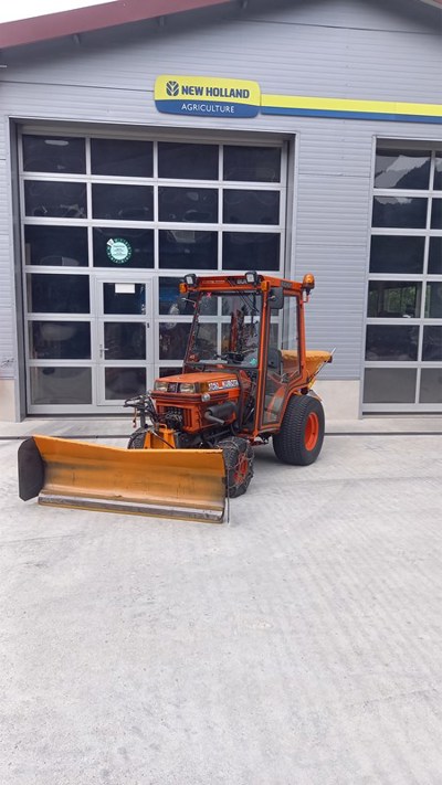 Kubota B1750 mit Schneepflug