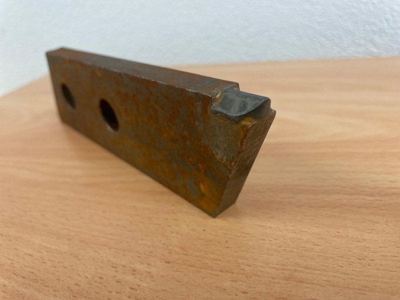 6ed9f59e-9e98-44d0-90f7-2cfef05d0cc8-Fräsmesser mit Hartmetall.jpg