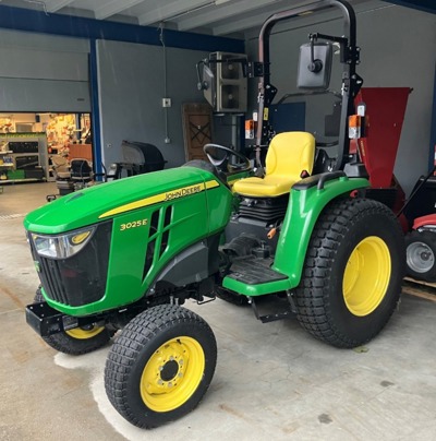 John Deere 3025E