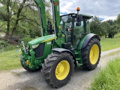 Traktor John Deere 5100R mit Frontlader