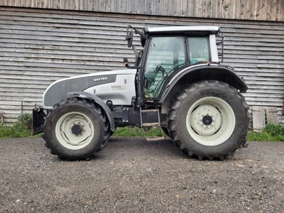 Traktor Valtra T121C