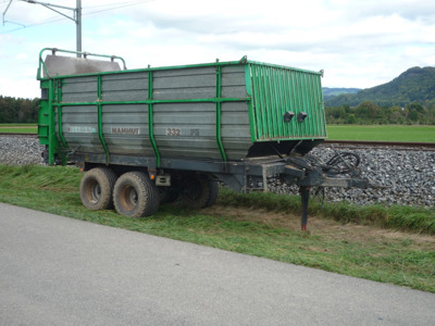 Maisanhänger mit Hydraulischem Kratzboden