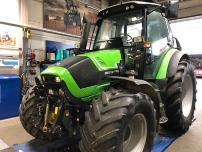 Deutz Traktor Agrotron 430  TTV  ev mit Frontlader