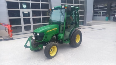 Traktor John Deere 2520