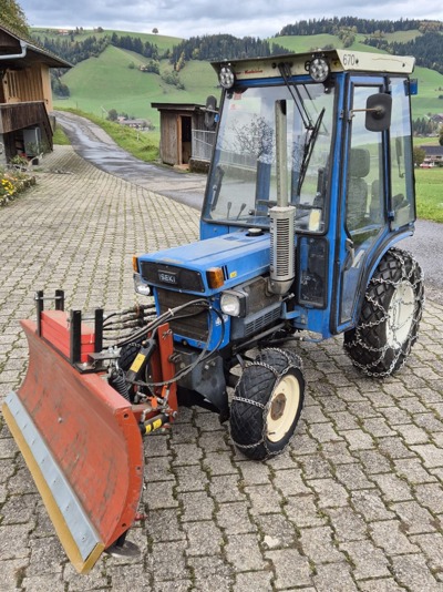 Iseki TX 2160 F mit Schneepflug 1.70m