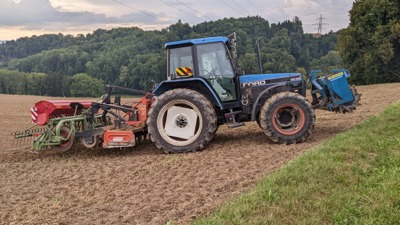 Ford New Holland 5640 (16 x 16 SLE) mit Hauer FL