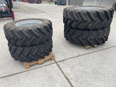 Bereifung BKT 520/70 R34 und 420/70 R24 mit Felgen