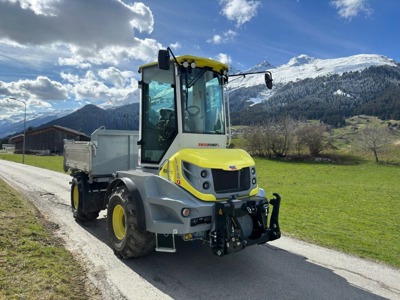 Fronthydraulik Lesnik für Anbauplatte Menzi Muck