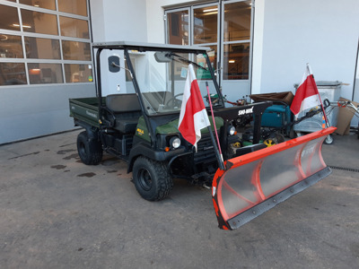 Kawasaki Mule, ändlich John Deere Gator, inkl. Schneepflug