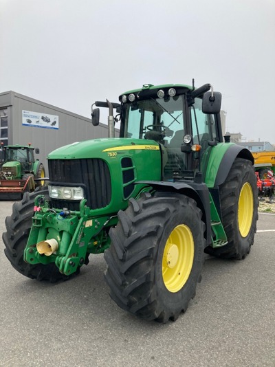 Tracteur John Deere 7530E