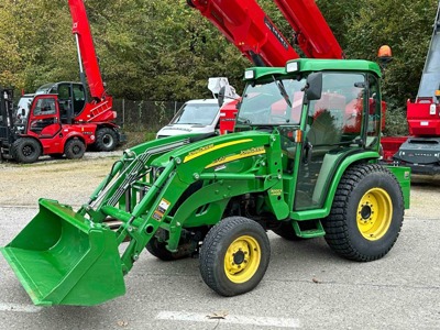 John Deere 3720 mit Frontlader