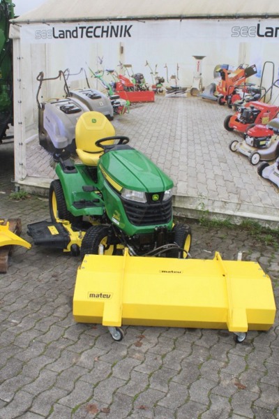 Mähwerk / Schneepflug / Kehrmaschine zu Rasentraktor X 540 John Deere