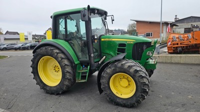 Traktor John Deere 6330