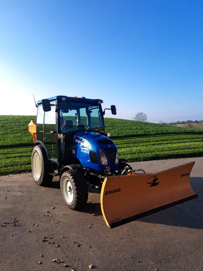 New Holland Boomer 50, Schneepflug Zaugg, Salzstreuer Rauch. Top Angebot!!