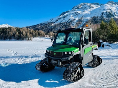 John Deere Gator XUV835M Schneemobil mit Raupen